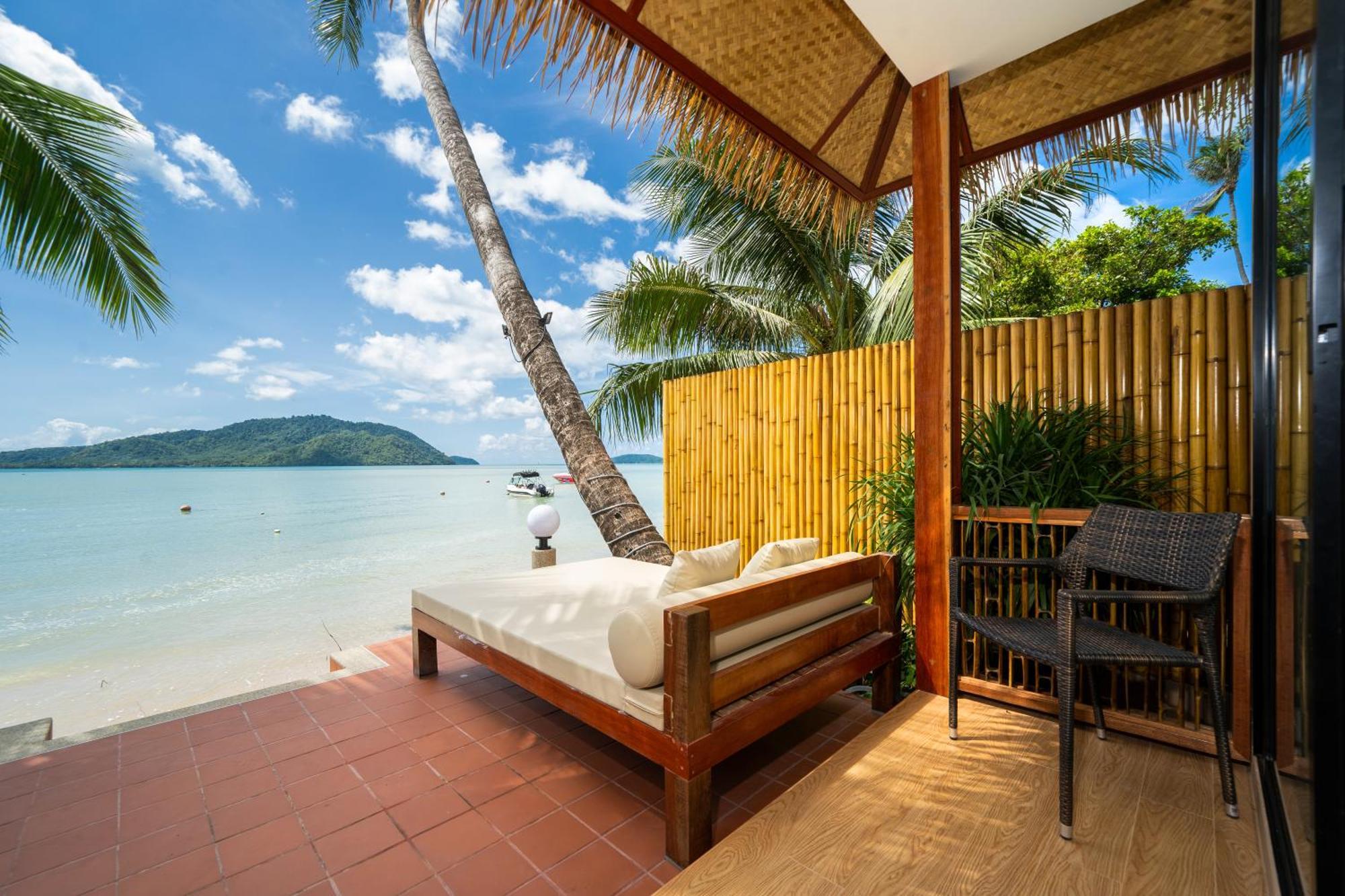 Friendship Beach Resort & Atmanjai Wellness Centre Rawai Bagian luar foto