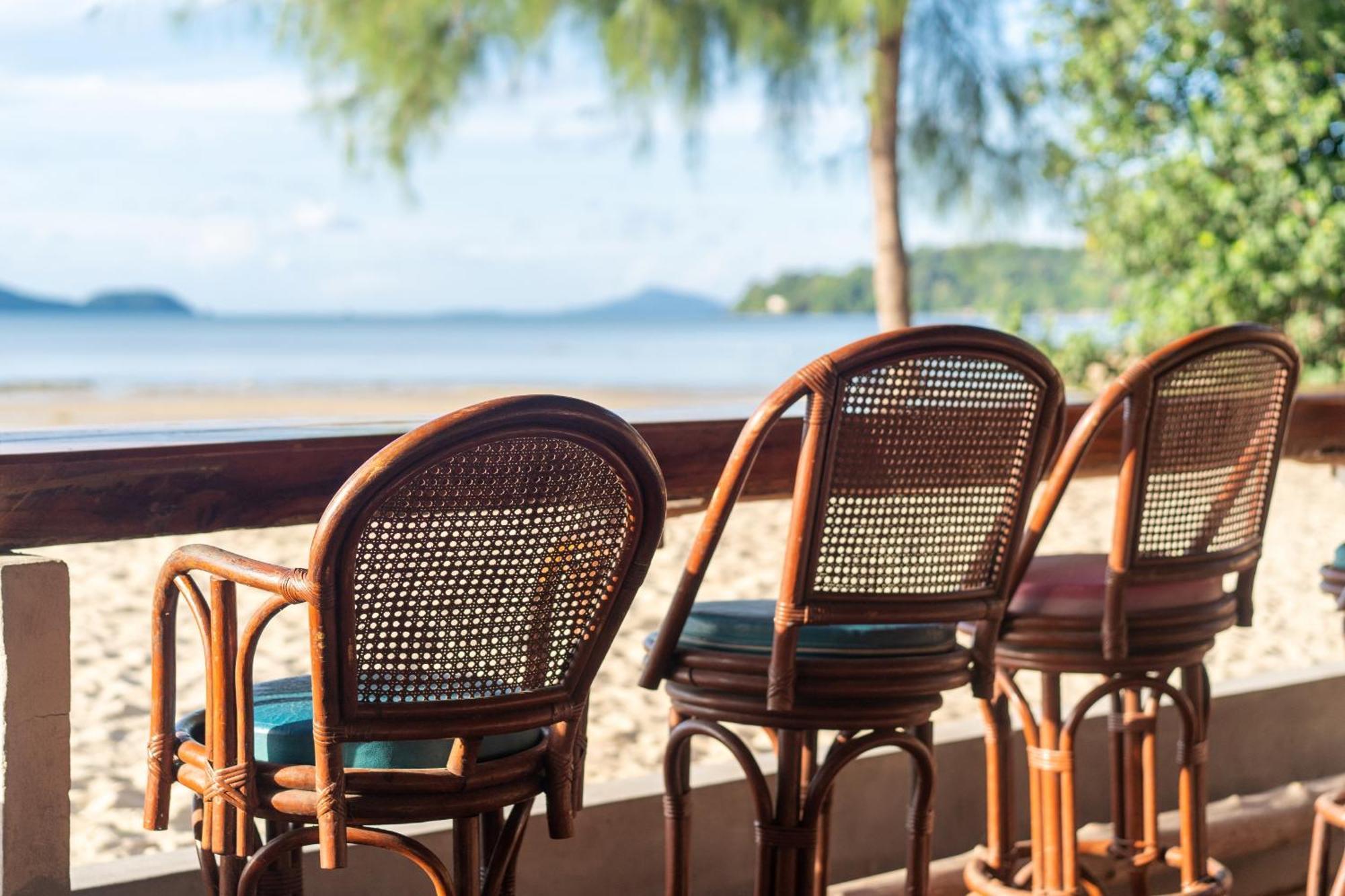 Friendship Beach Resort & Atmanjai Wellness Centre Rawai Bagian luar foto