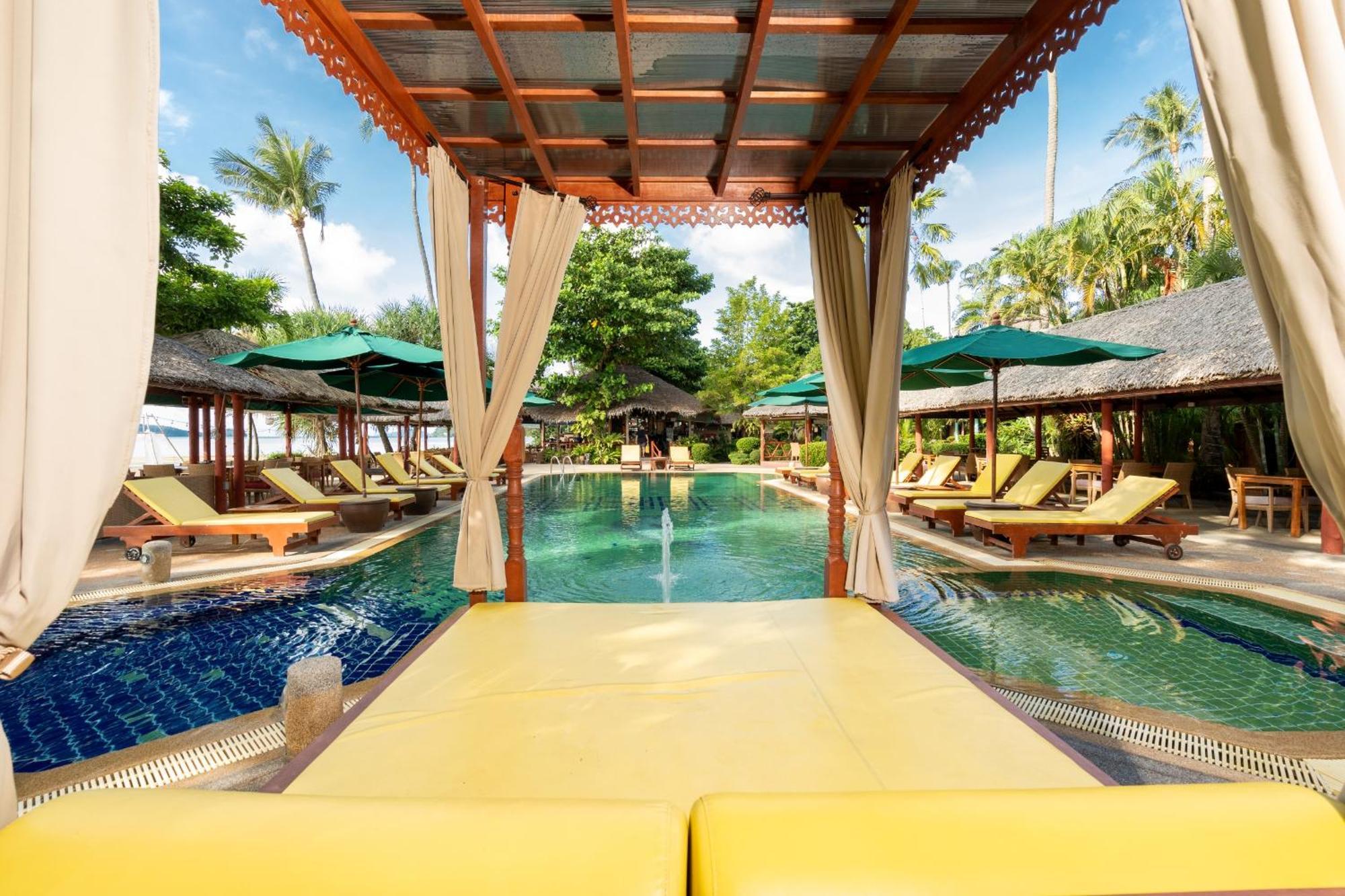 Friendship Beach Resort & Atmanjai Wellness Centre Rawai Bagian luar foto