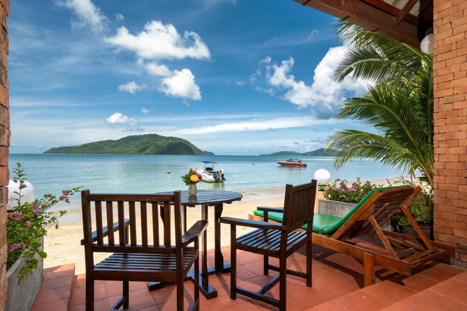 Friendship Beach Resort & Atmanjai Wellness Centre Rawai Bagian luar foto